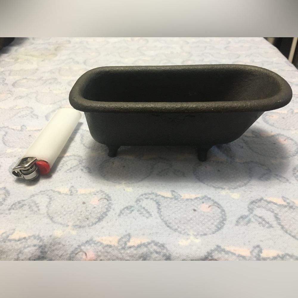 Cast iron doll house bathtub